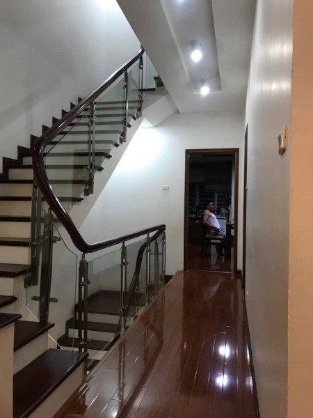 Nhà mặt phố to, 3 mặt thoáng, 7 tầng đúc, nở hậu, giá ban 5.7 tỷ, thương lượng