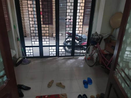 Hiếm, bán nhà Trương Định nguyên căn lô góc ngõ ô tô tránh dt 35m2 giá 2,3 tỷ