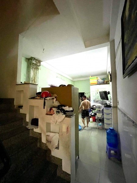 Nhà mặt tiền khu Xóm Đạo gần nhà thờ thông số chuẩn giá rẻ chỉ 6.7 tỷ