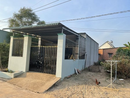 Tôi chính chủ chuyển nhà cần bán đất 450m và căn nhà cấp 4 kề chợ đường buôn bán