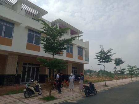 Đất Đối Đối Diện Trường đại học Việt Đức, thổ cư 100%