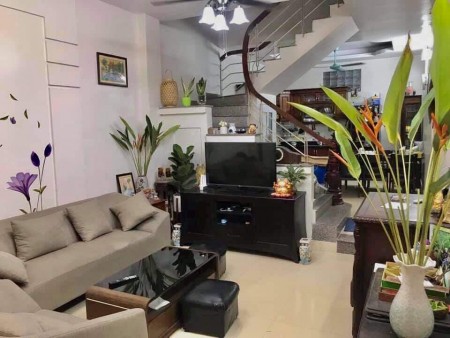 Hộ khẩu Quận Ba Đình, nhà nguyên căn đẹp 5 tầng dt 43m nở hậu giá nhỉnh 4 tỷ