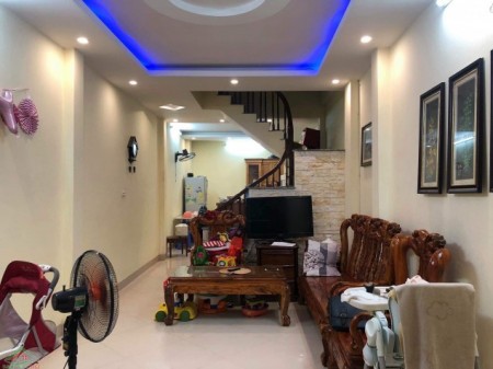 Bán nhà nguyên căn Nguyễn Văn Cừ dt 51m2, ô tô vào nhà, ngõ thông