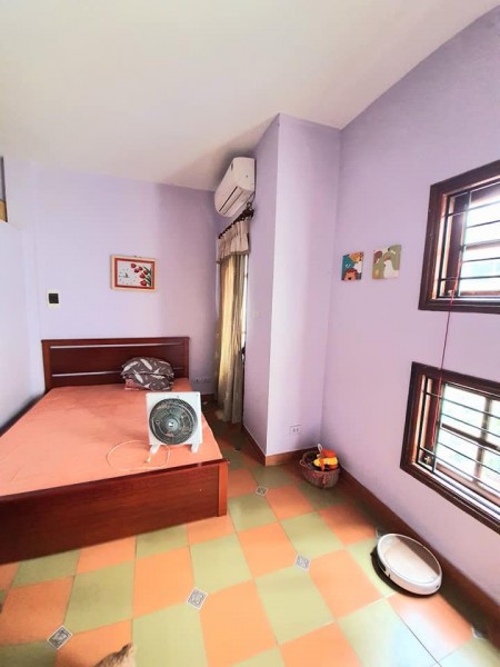 Nhà đẹp mới xây full nội thất cơ bản Lĩnh Nam Hoàng Mai diện tích 32m2, mt 7m, mt 2m, giá chỉ 2.4 tỷ