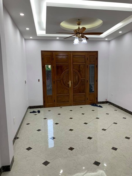 Bán nhà Ngọc Thụy, nhà mới chi việc xách vali về ở, dt 53m2, 5 tầng. giá 4 tỷ 750.