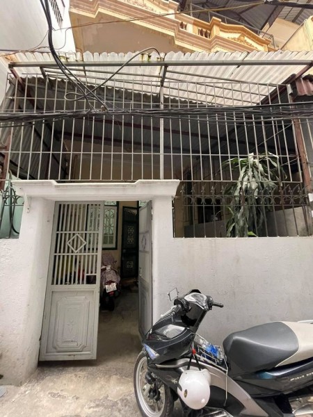 Bán nhà Bồ Đề, Quận Long Biên, tiện xung quanh không thiếu gì, dt 63m2, mt 63m2, mt 6.2m, giá 4.35 tỷ