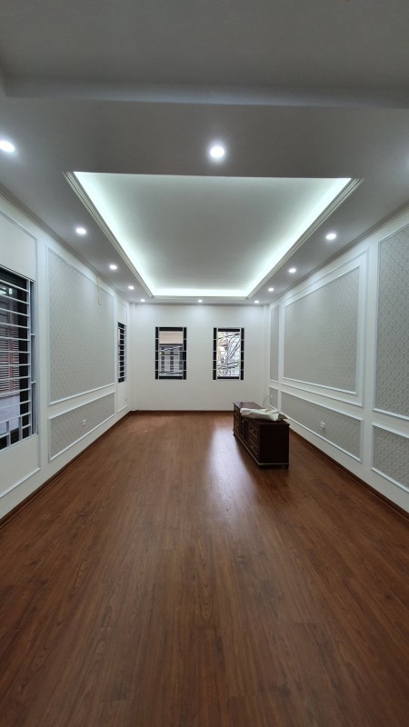 Bán nhà Tây Lạc Long Quân 6 tầng Thanh Máy Gara ôtô 11.5tỷ