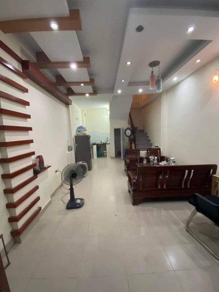 Bán nhà Dương Quảng Hàm 30m2 giá 3,6 tỷ- gần Trung tâm- đi bộ ra chợ.