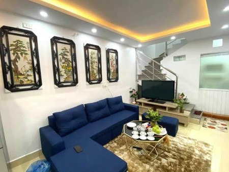 Bán nhà chính chủ phố Trạm ở sướng, dt 50m2, 5 tầng, giá nhỉnh 2 tỷ