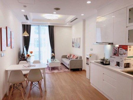Bán nhà 3 tầng Ngọc Lâm ô tô đỗ cửa 28m mặt tiền 5m, giá 2 tỷ 3 Lô Góc 2 mặt thoáng