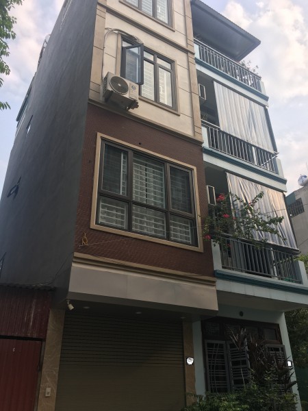 Bán nhà nguyên căn diện tích 40m2, 4 tầng, Hoàng Như Tiếp, Quận Long Biên giá 4.5 tỷ