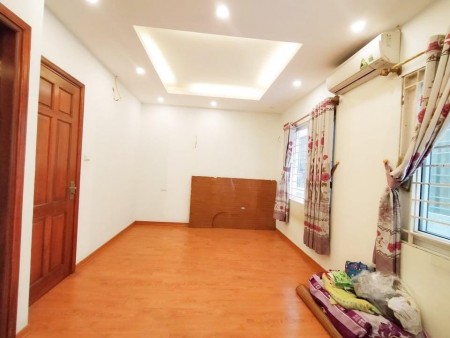 Bán Nhà Thái Thịnh, Quận Đống Đa diện tích 30m2, 5T, giá bán nhỉnh 2 tỷ