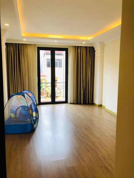 Nhà thiết kế thang máy nhận, gara ô tô tránh nhau, nội thất nhập khẩu