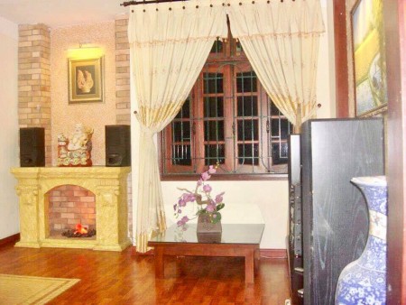 Đỗ Đức Dục kinh doanh ô tô diện tích 60m2, mt 4,5m giá 8,4 tỷ.