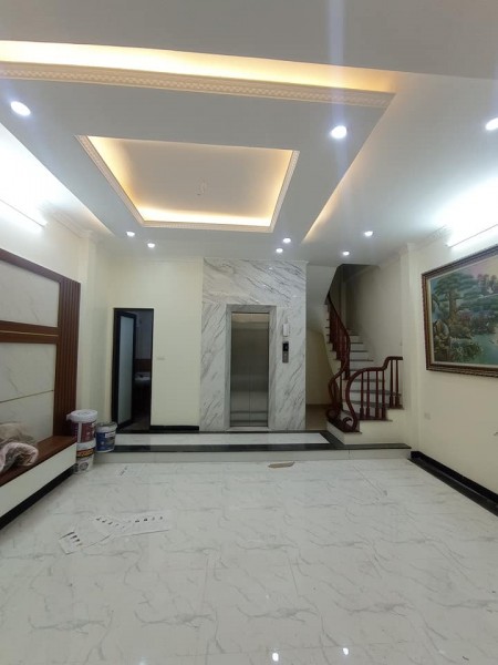 Nhà đẹp Thạch Bàn trang bị đầy đủ nội thất, thang máy, ngõ to rộng