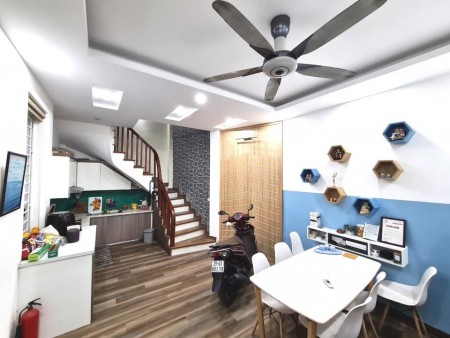 Bán nhà Khương Hạ phân lô ngõ rộng, nhà đẹp, tặng full nội thất, dt 40m2, giá 3.9 tỉ