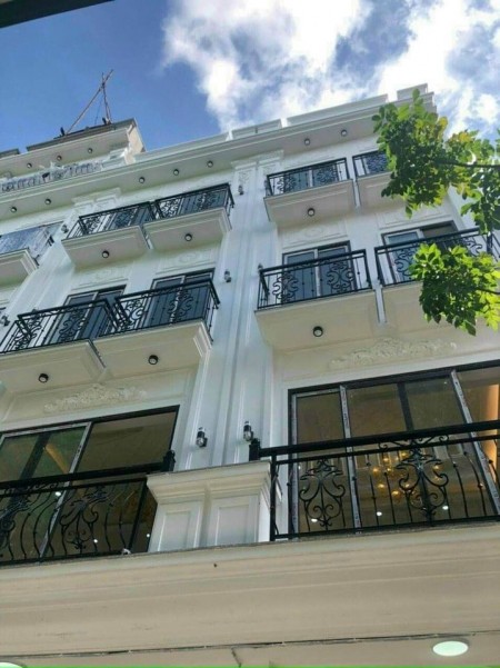 Bán nhà mới, tổ 11 Thạch Bàn, Phố Ngọc Trì 30m2, 5 tầng giá chỉ 2.4 tỷ.