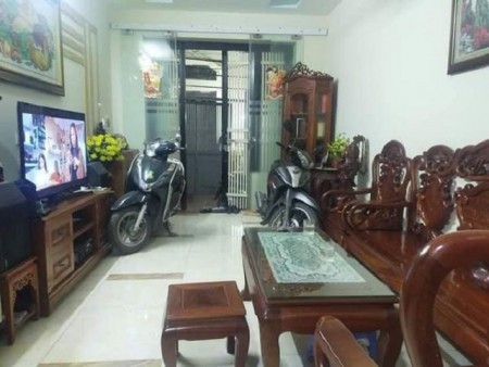 2,7 tỷ nhà 5 tầng 3 pn, đẹp ở ngay phố Nam Dư, Quận Hoàng Mai