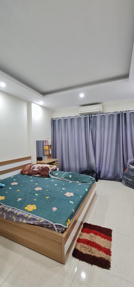 HOT, chỉ 2.5 tỷ sở hữu ngay nhà 38m2, ngõ ô tô, cách phố Ngọc Thụy 100m.