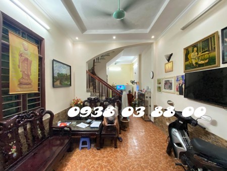Bán nhà Lạc Long Quân, nhà tự xây chắc chắn, gần hồ mát mẻ 40m², 5 tầng, chỉ 4.1 tỷ