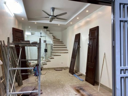 Bán nhà Hoàng Mai, 46m2 x 5 Tầng x MT 3.6m, 20m ô tô tránh, Gần Phố, sổ đỏ chính chủ
