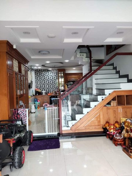 Phan Văn Trị, dt 70m2, giá 6 tỷ 1, Hẻm xe hơi, gần mặt tiền, chính chủ