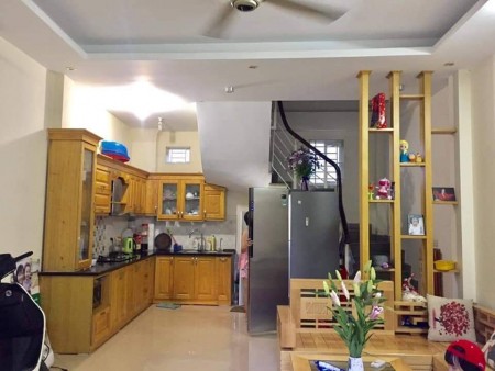 Bán nhà phố Hoàng Quốc Việt, diện tích 27m, 5 tầng, mặt tiền 3,5m, giá 2,9 tỷ