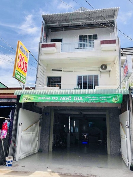 Chính chủ cần bán nhà nghỉ ở TP Châu Đốc, nhà mặt tiền có vị trí đắc địa, cách cổng Miếu Bà chỉ 100m