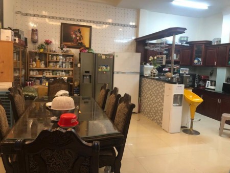 Biệt thự ngã ngã 4 Bảy Hiền, hẻm xe hơi Cách Mạng Tháng Tám, cách mt 45m, 1 trệt, 3 lầu, lh 0904358019