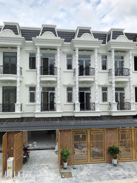 Bán nhà mặt phố cao cấp Dĩ An Bình Dương giá 4.5 tỷ sổ đỏ từng căn LH; 0357782538