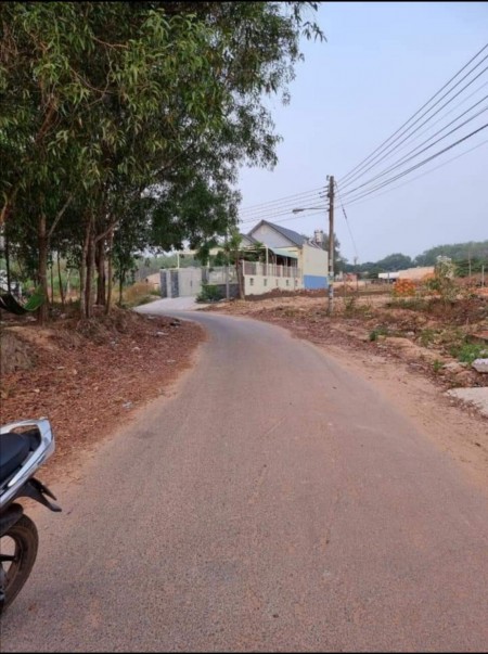 Chủ gởi bán lô đất Phú Chánh tx Tân Uyên Bình Dương, giá 2.35 tỷ