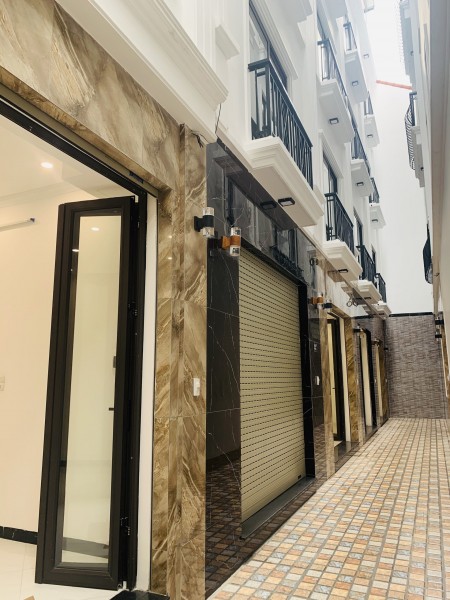 Bán nhà mặt ngõ gần phố Văn Cao, phường Liễu Giai, Ba Đình, Hà Nội. Nhà 5 tầng x 35m2, giá 4.5 tỷ
