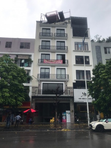 Chính chủ cho thuê văn phòng 35m2, 45m2, 105m2 mặt phố Nguyễn Văn Huyên, Cầu Giấy. Lh: 077.23.66666