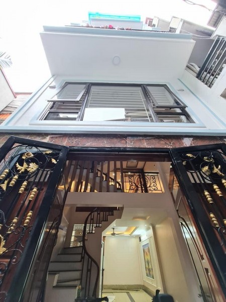 Siêu hiếm bán nhà phố Vĩnh Hưng, dt 30m2, 5 tầng, ô tô đỗ cửa, lô góc, giá nhỉnh 3 tỷ
