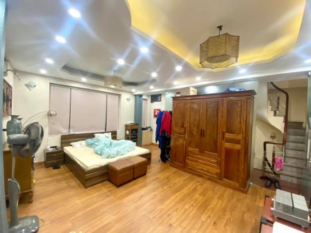 Bán nhà Tây Hồ, ngõ 3 gác, thang máy, nhà mới ở ngay, dt 43m, 5 tầng đúc, giá 5.2 tỷ