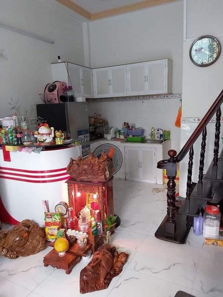Nhà Nguyễn Thanh Tuyền, nhà kiên cố, cách đường lớn 10m, giá 3.2 tỷ