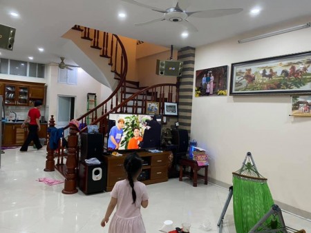 Bán nhà Nguyễn Văn Cừ 56m2*3T, ngõ ba gác, diện tích rộng, nhà dân xây, giá 2.9 tỷ