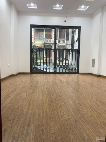 Cần bán nhà mặt đường Hoàng Hoa Thám, nhà đẹp để hợp kinh doanh giá cực tốt 12,5 tỷ