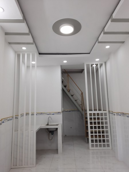 Nhà mới ở ngay, chủ gấp bán hạ thêm 50 triệu, giá chào mới 2.15 tỷ.