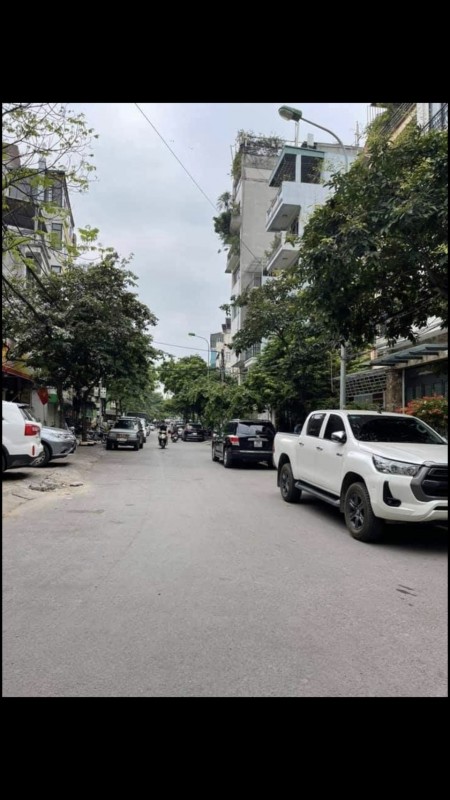 Hoàng Đạo Thành thang máy, dt 40m2, 6 tầng mt 4m chỉ 5.8 tỷ, gần ô tô