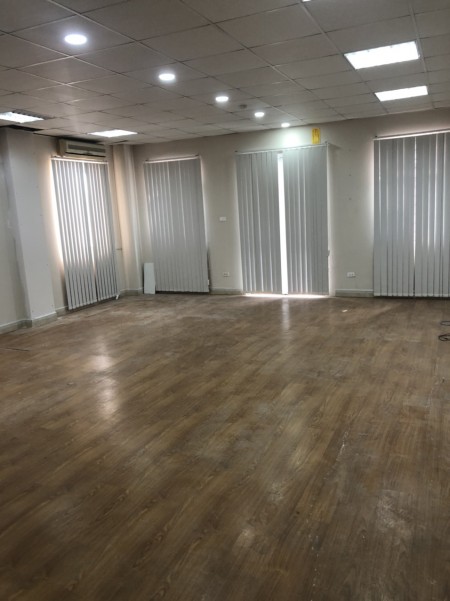 Cho thuê văn phòng khu làng bằng 800m2 x 11 tầng kdt tây nam linh đàm cho thuê nhiều loại diện tích từ 30m2 -> 70m2