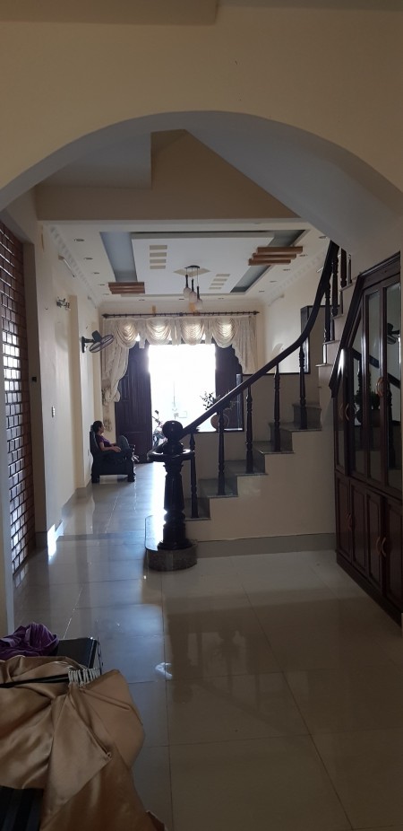 Cho thuê nhà nguyên căn ngay mặt tiền dễ tìm kiếm, thích hợp ở gia đình
