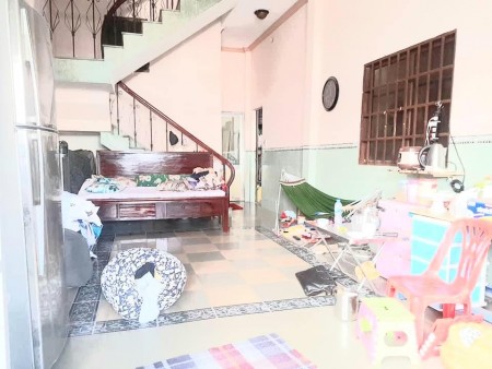 Nhà mặt tiền Chấn Hưng, tiện ích xung quanh đầy đủ, vị trí phụ huynh nhưng giá học sinh