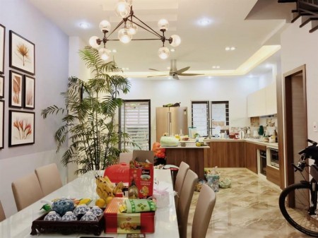 Siêu phẩm phân lô Mai Dịch ô tô vào nhà dt 52m2 5 tầng đúc, giá 10.2 tỷ