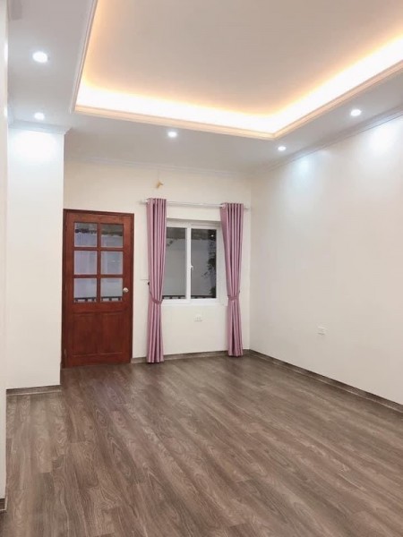 Nhà đẹp ở ngay,ô tô, gần phố, Thông Phong, 34m,4 tầng, MT 3.8m, 2,9 tỷ.