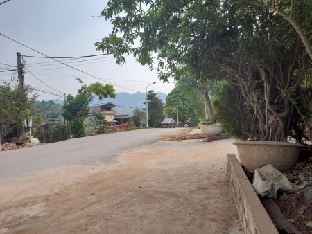 Đất Mộc Châu, bám mặt Quốc Lộ 43, gần trường học, bệnh viện, chợ, đường 20m