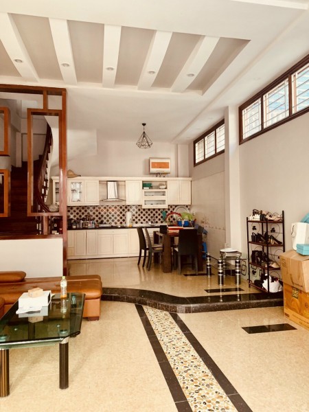 Chính chủ cho thuê nhà Lạc Long Quân, Tây hồ. Dt: 55m x 6 tầng