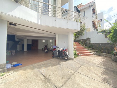 Cho thuê Villa 590m2 Gara,trệt lửng 2 lầu 4PN full NT Thảo Điền Quận 2
