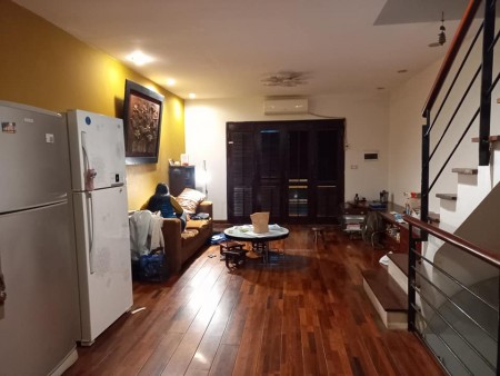 Cần bán nhà đường Hoàng Quốc Việt, 40m2, 5 tầng, 4,1 tỷ.