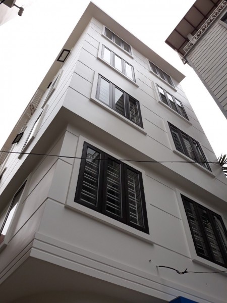 Toà nhà mặt tiền Lạc Long Quân, diện tích sử dụng 88m2, giá 19.3 tỷ